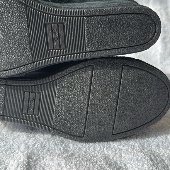 NWT TOMS booties. Size 8 1/2/black. - Picture 4 of 6